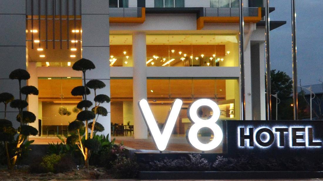 V8 Hotel Skudai Exterior photo