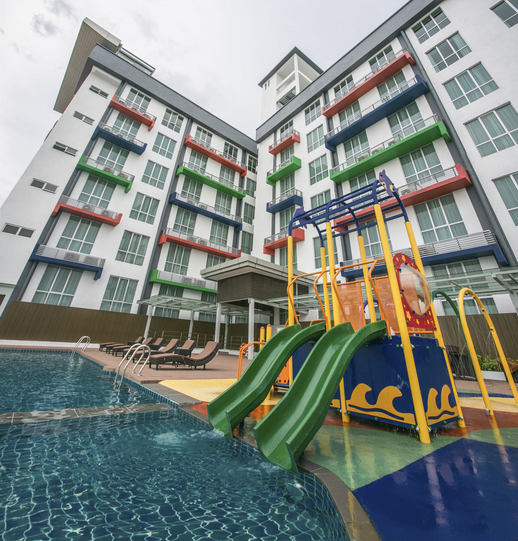 V8 Hotel Skudai Exterior photo